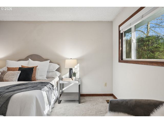 12202 Se GUILFORD Dr, Milwaukie, OR 97222