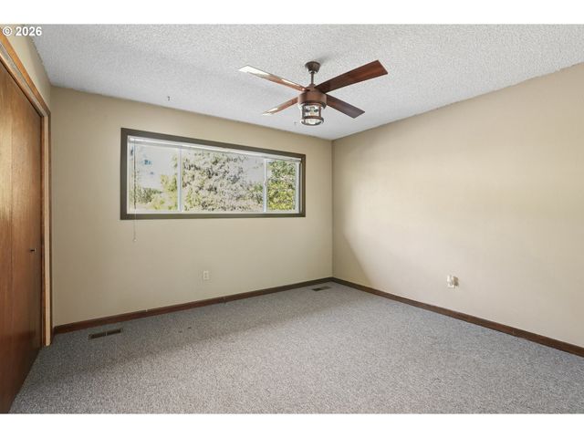 12202 Se GUILFORD Dr, Milwaukie, OR 97222