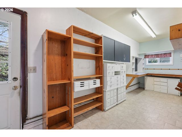 12202 Se GUILFORD Dr, Milwaukie, OR 97222