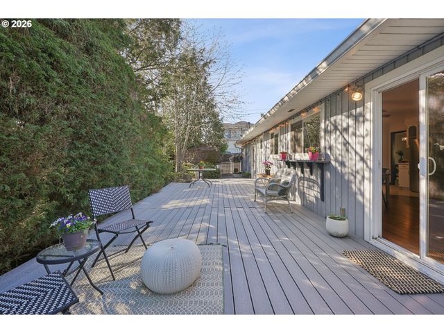 12202 Se GUILFORD Dr, Milwaukie, OR 97222