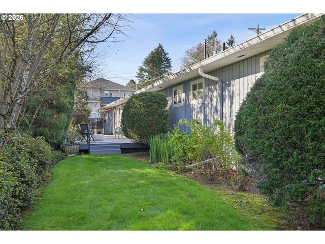 12202 Se GUILFORD Dr, Milwaukie, OR 97222