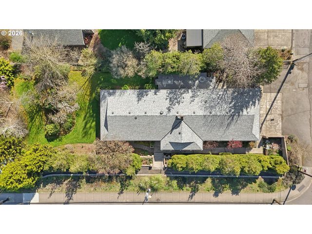 12202 Se GUILFORD Dr, Milwaukie, OR 97222