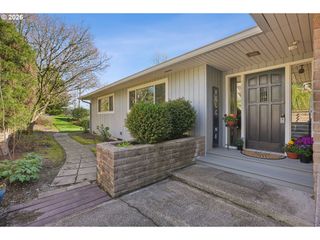 12202 Se GUILFORD Dr, Milwaukie, OR 97222