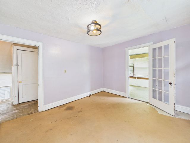 2211 11th Ave, Huntington, WV 25703