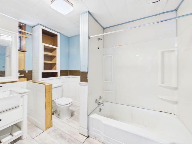 2211 11th Ave, Huntington, WV 25703