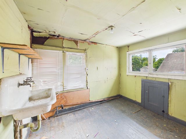 2211 11th Ave, Huntington, WV 25703