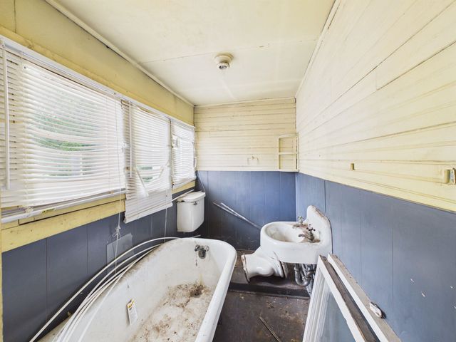 2211 11th Ave, Huntington, WV 25703