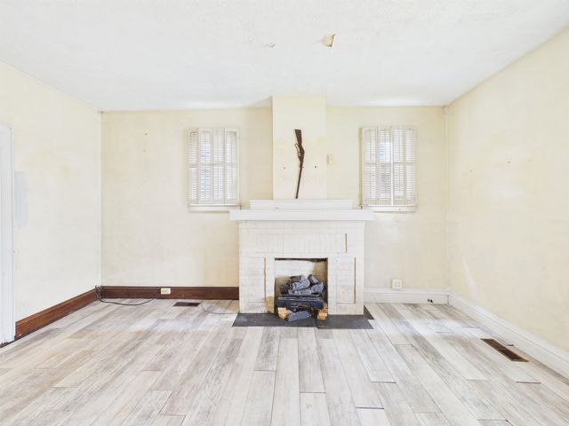 2211 11th Ave, Huntington, WV 25703