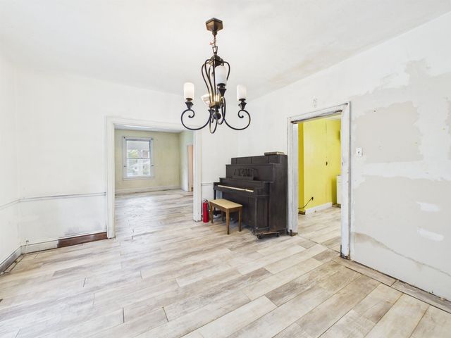 2211 11th Ave, Huntington, WV 25703