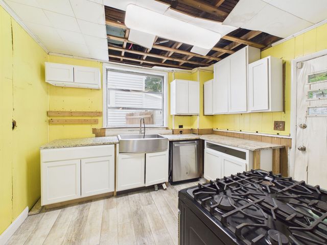 2211 11th Ave, Huntington, WV 25703