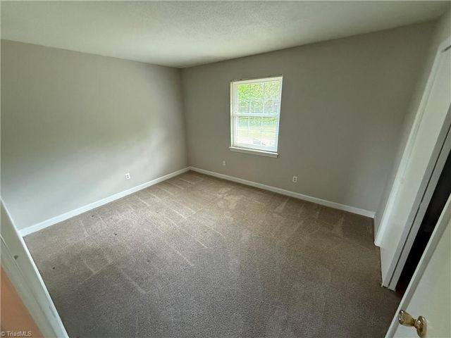 2350 Bay Meadows Court E, Winston-salem, NC 27103