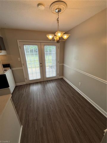 2350 Bay Meadows Court E, Winston-salem, NC 27103