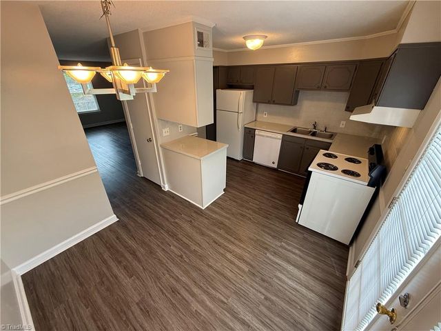 2350 Bay Meadows Court E, Winston-salem, NC 27103