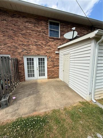 2350 Bay Meadows Court E, Winston-salem, NC 27103