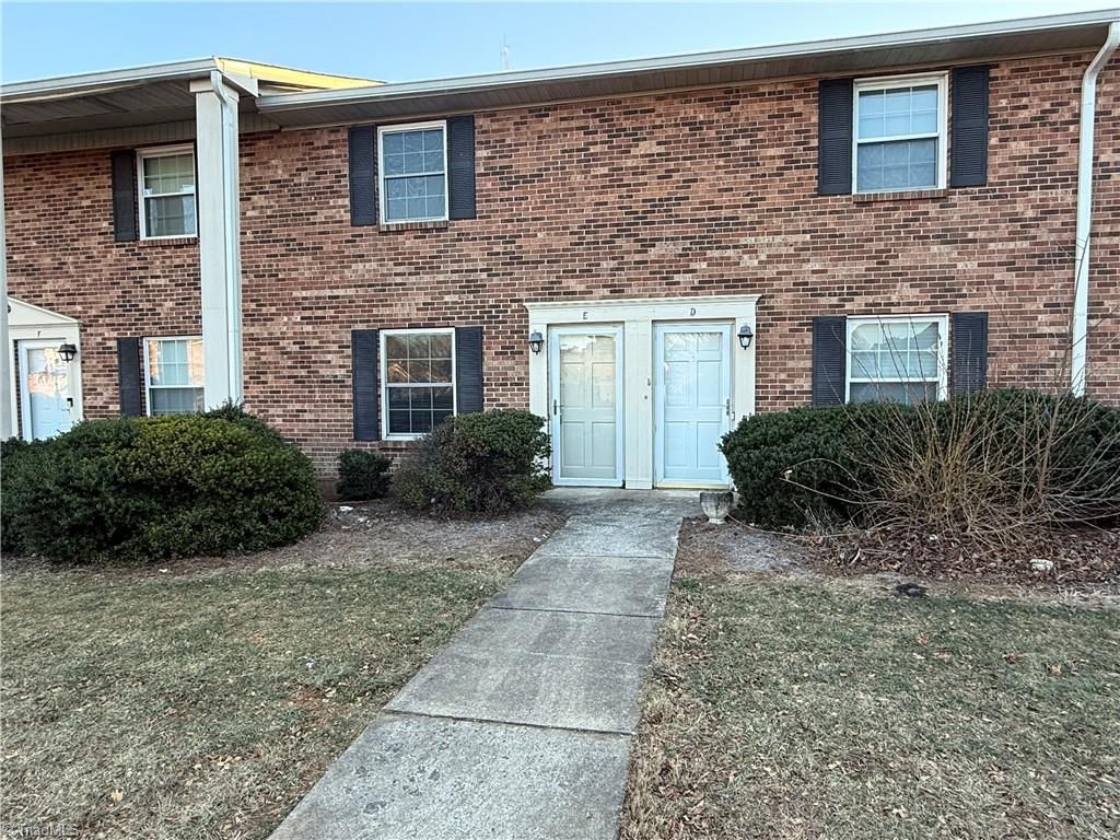 2350 Bay Meadows Court E, Winston-salem, NC 27103
