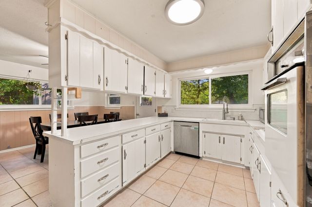 924 Wade Drive, Bedford, TX 76022