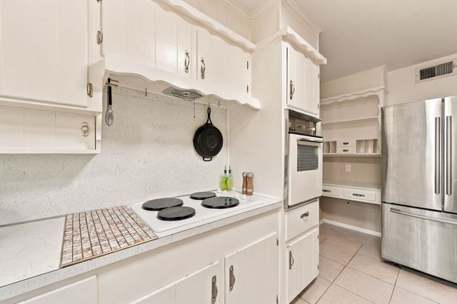 924 Wade Drive, Bedford, TX 76022