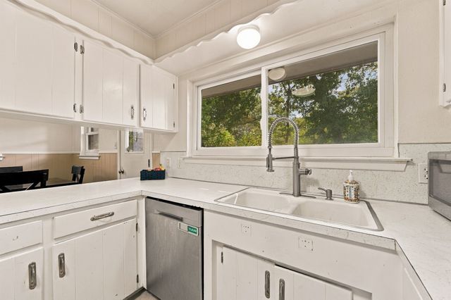 924 Wade Drive, Bedford, TX 76022