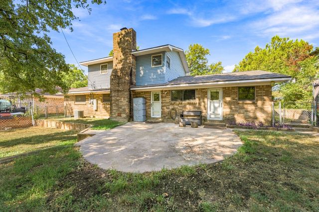 924 Wade Drive, Bedford, TX 76022