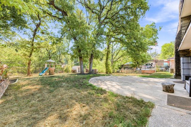 924 Wade Drive, Bedford, TX 76022