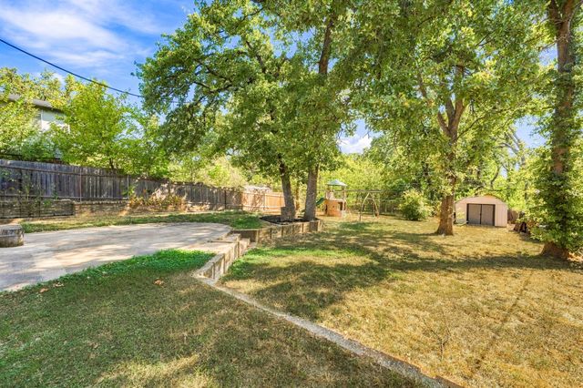 924 Wade Drive, Bedford, TX 76022