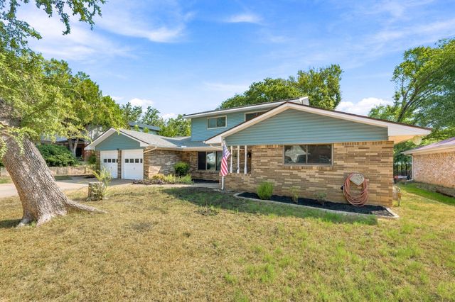 924 Wade Drive, Bedford, TX 76022