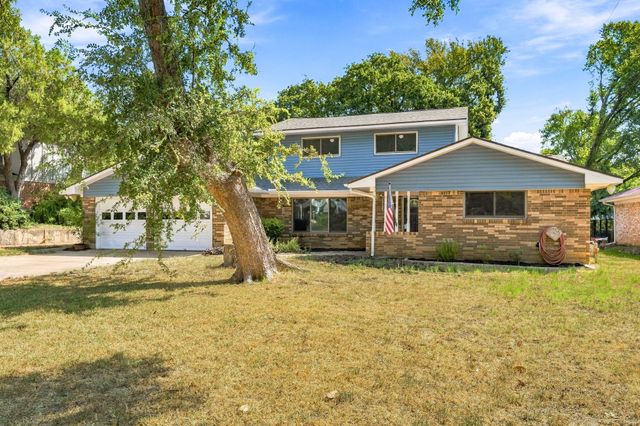 924 Wade Drive, Bedford, TX 76022