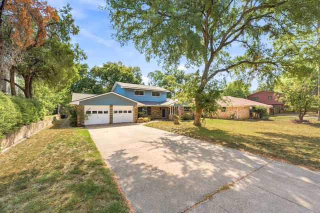 924 Wade Drive, Bedford, TX 76022