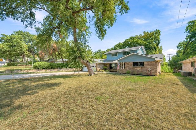 924 Wade Drive, Bedford, TX 76022