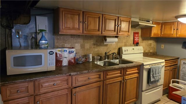 18 Glen Street, East Providence, RI 02915