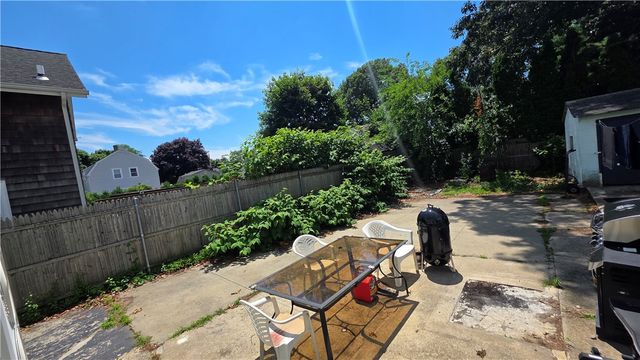 18 Glen Street, East Providence, RI 02915