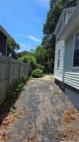 18 Glen Street, East Providence, RI 02915