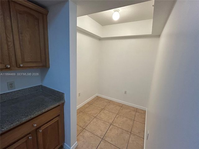 4242 NW 2nd St 1412, Miami, FL 33126