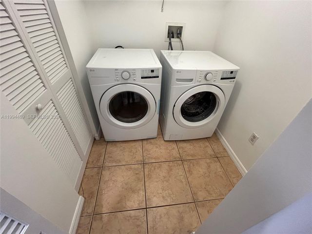 4242 NW 2nd St 1412, Miami, FL 33126