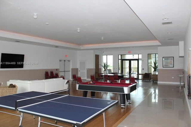 4242 NW 2nd St 1412, Miami, FL 33126