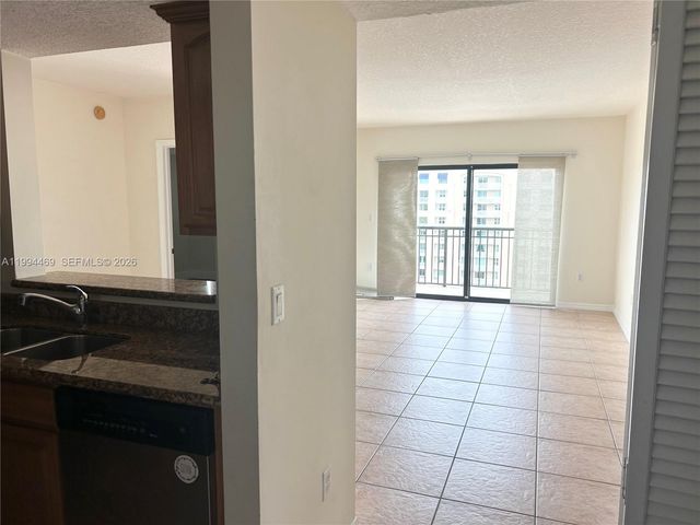 4242 NW 2nd St 1412, Miami, FL 33126
