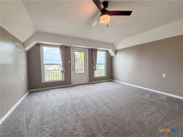 552 S Marshall Johnson Avenue, Port Lavaca, TX 77978