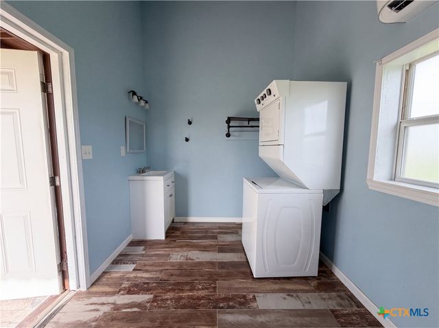 552 S Marshall Johnson Avenue, Port Lavaca, TX 77978