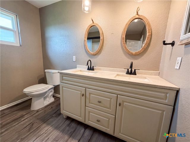 552 S Marshall Johnson Avenue, Port Lavaca, TX 77978
