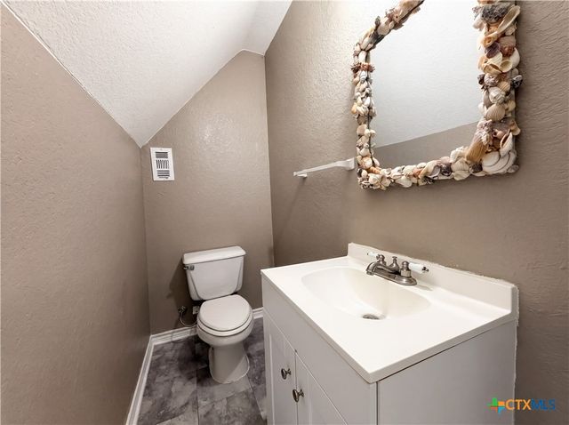 552 S Marshall Johnson Avenue, Port Lavaca, TX 77978