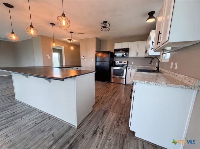 552 S Marshall Johnson Avenue, Port Lavaca, TX 77978