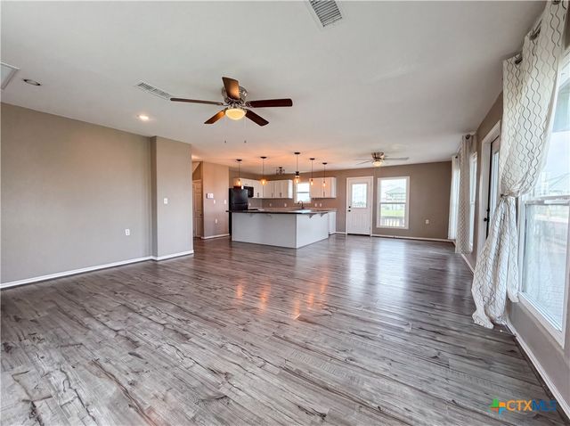 552 S Marshall Johnson Avenue, Port Lavaca, TX 77978