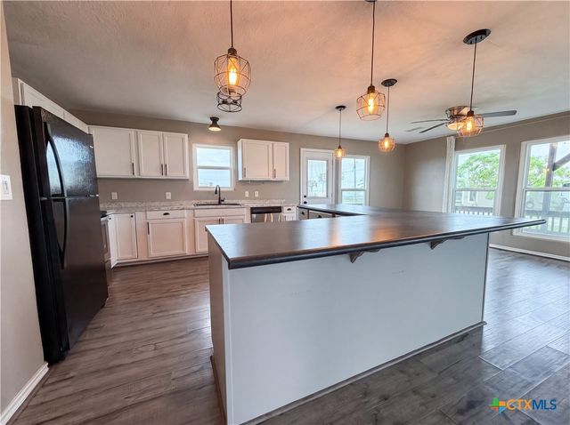 552 S Marshall Johnson Avenue, Port Lavaca, TX 77978