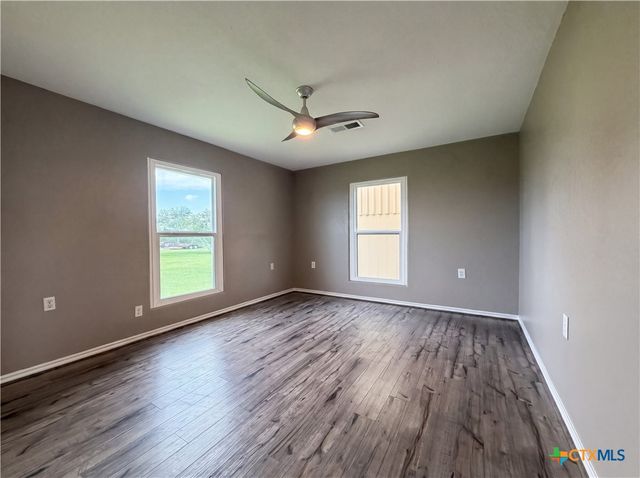 552 S Marshall Johnson Avenue, Port Lavaca, TX 77978