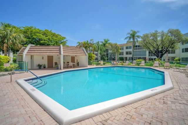 6870 Royal Palm Boulevard 202m, Margate, FL 33063