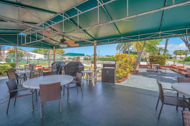6870 Royal Palm Boulevard 202m, Margate, FL 33063