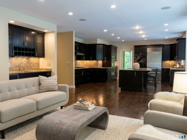 1 Mountaincrest Drive, Cheshire, CT 06410