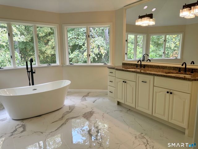 1 Mountaincrest Drive, Cheshire, CT 06410