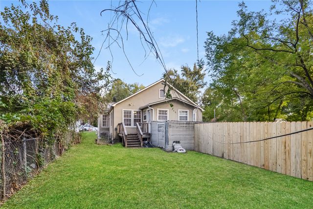 814 W College Street, Sherman, TX 75092