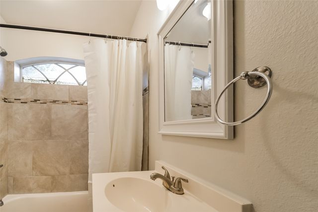 814 W College Street, Sherman, TX 75092